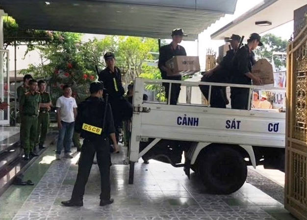 Bắt khẩn cấp, khám xét với giám đốc Phạm Thị Minh Lý- Ảnh 1.