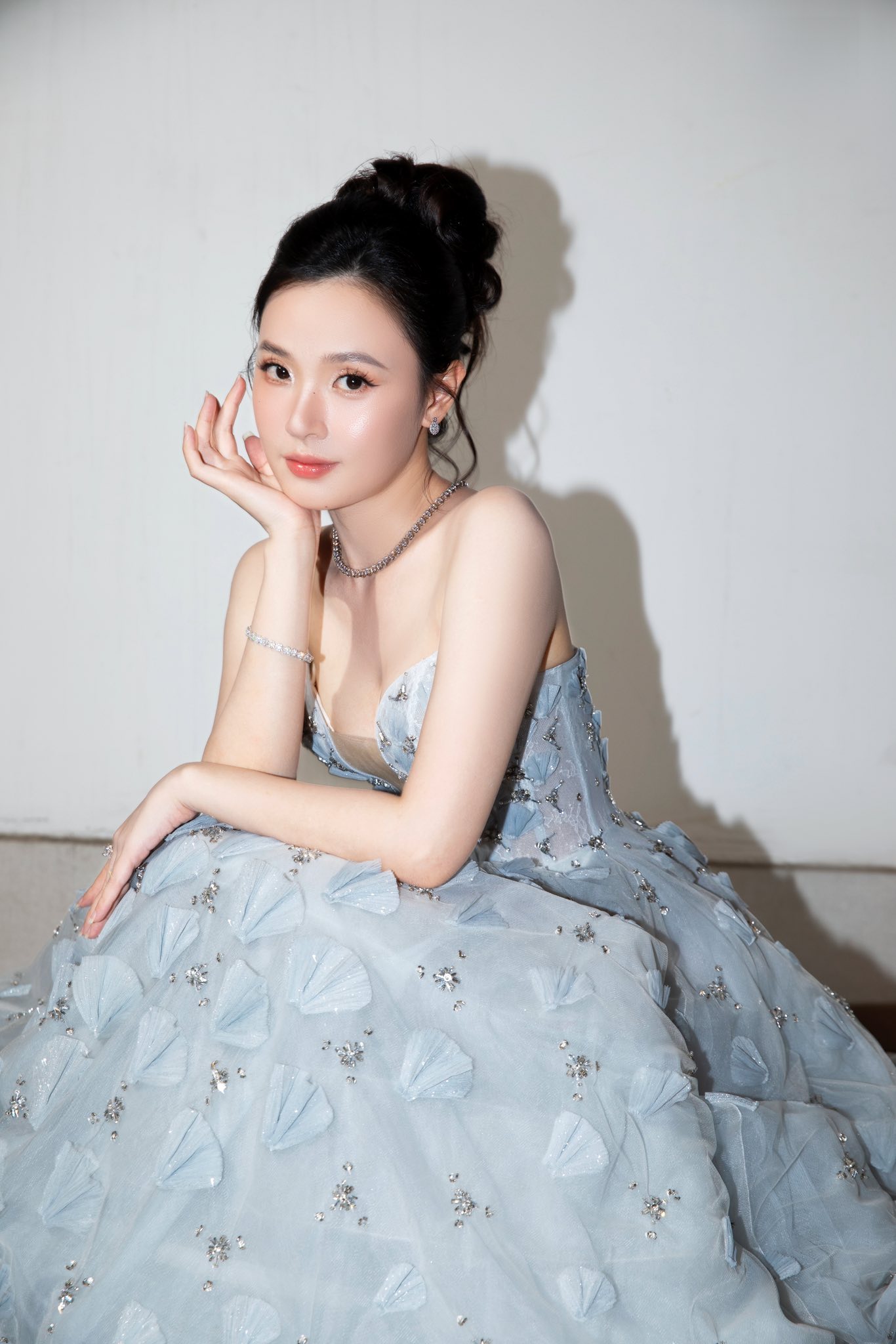 Nữ nghệ sĩ sở hữu biệt thự từ TP.HCM đến Khánh Hòa, U40 đẹp như 20, được thiếu gia kém tuổi cưng chiều- Ảnh 2. Nữ nghệ sĩ sở hữu biệt thự từ TP.HCM đến Khánh Hòa, U40 đẹp như 20, được thiếu gia kém tuổi cưng chiều- Ảnh 2.