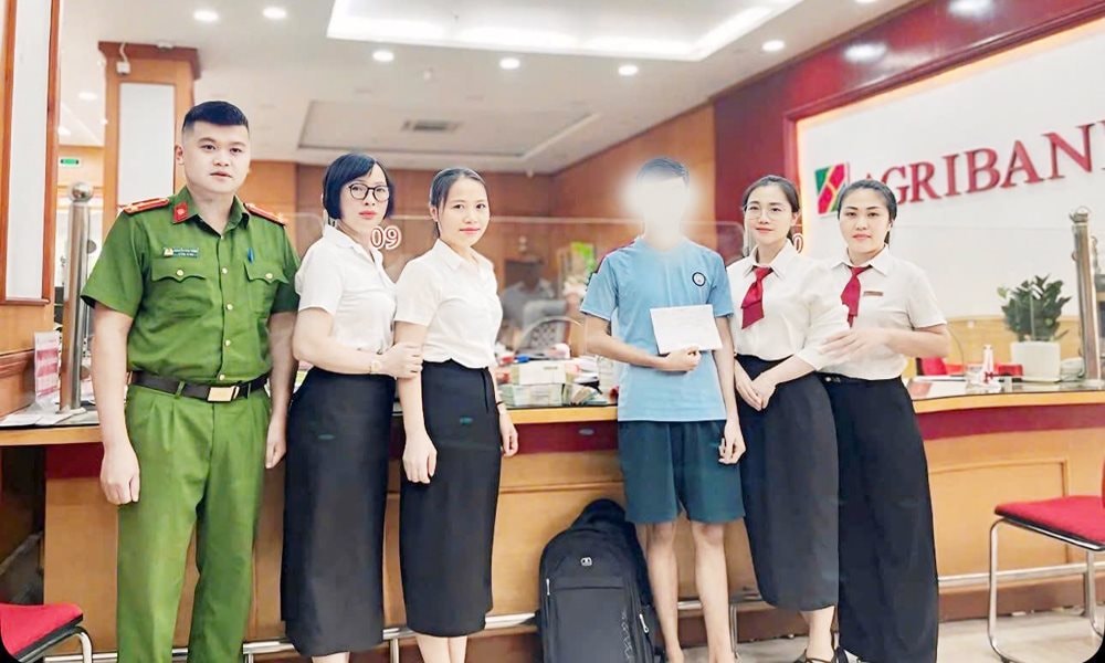 Nam sinh 2005 mang cả bọc tiền mặt 805 …
