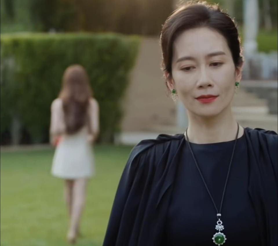 Nhìn cách "mẹ chồng hào môn" của Triệu Lộ Tư diện trang sức mới hiểu: NGỌC chính là đỉnh cao sự xa hoa của giới thượng lưu Trung Quốc- Ảnh 4.