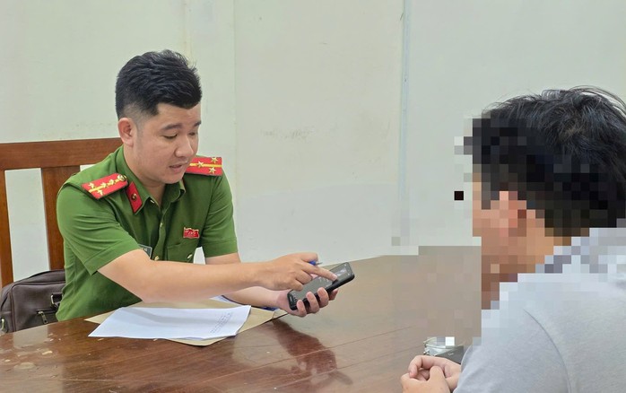 Nam sinh bị “bắt cóc qua Zoom…