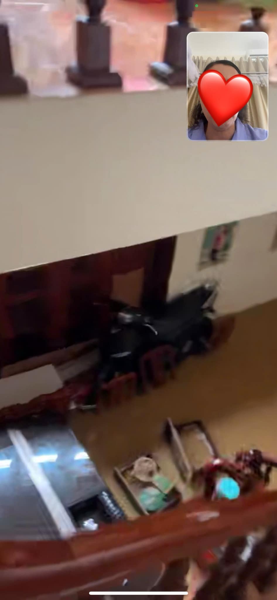 Nhà Hoa hậu Lương Thuỳ Linh ở Cao Bằng bị ngập sâu, cảnh tượng bên trong khiến nàng hậu thốt lên "quá xót xa"- Ảnh 2. Nhà Hoa hậu Lương Thuỳ Linh ở Cao Bằng bị ngập sâu, cảnh tượng bên trong khiến nàng hậu thốt lên "quá xót xa"- Ảnh 2.