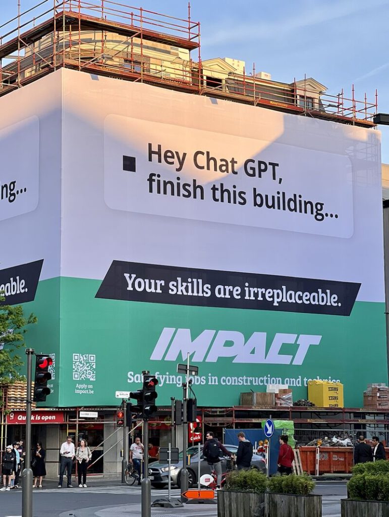 CEO NVIDIA: Đừng sợ thất nghiệp, kỷ nguyên thế giới mới sẽ cần hàng trăm nghìn thợ điện và thợ sửa ống nước- Ảnh 3.