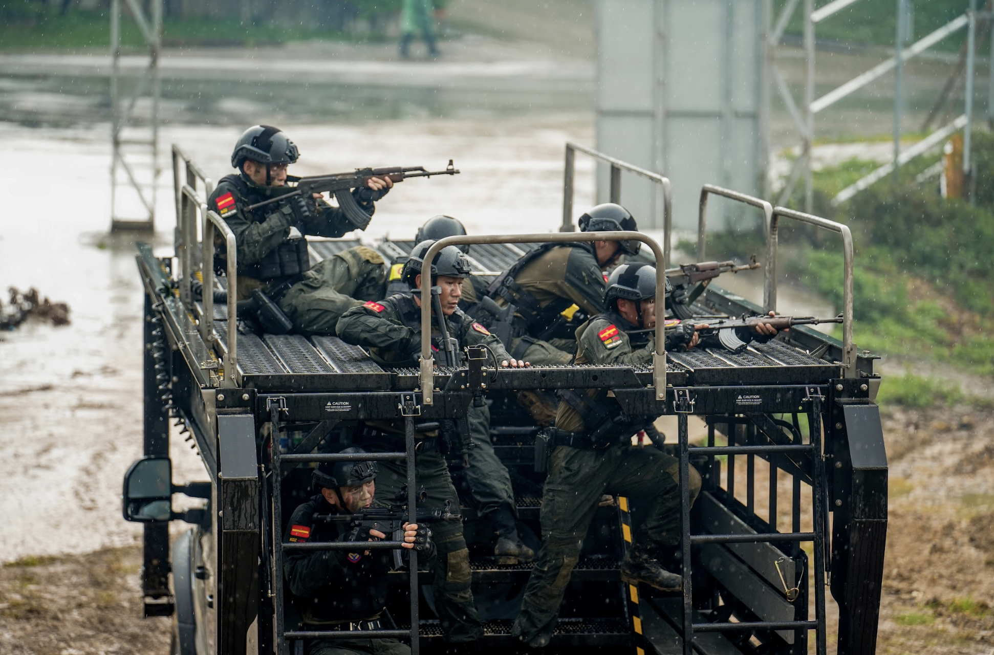Không chịu nổi với Lê Dương Bảo Lâm, Kiều Minh Tuấn- Ảnh 4. Không chịu nổi với Lê Dương Bảo Lâm, Kiều Minh Tuấn- Ảnh 4.