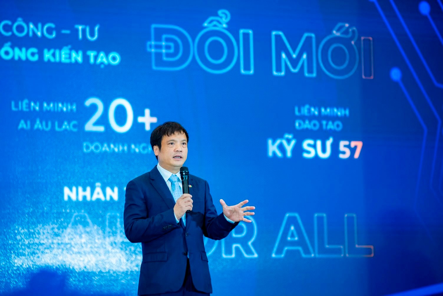 ceo-fpt-nguyen-van-khoa-phat-bieu-tai-su-kien21-1759323237552-17593232378881651948911.jpg
