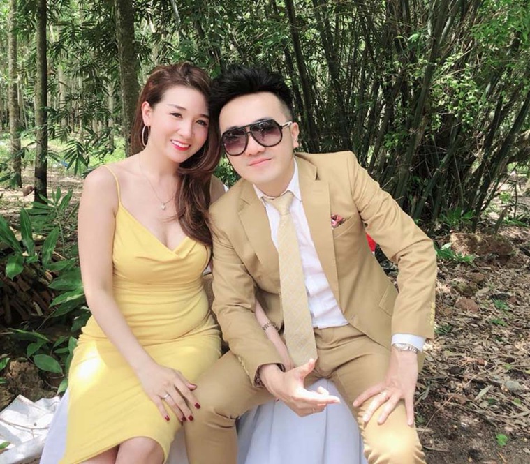 Nam ca sĩ mua cả khách sạn TP.HCM, có lúc khóa trái cửa không gặp vợ con- Ảnh 3.