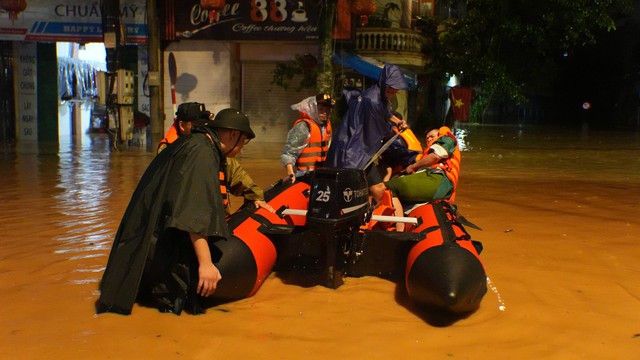 Một địa phương ở miền Bắc đang ngập sâu toàn tỉnh, đã phát tin lũ khẩn cấp- Ảnh 4.