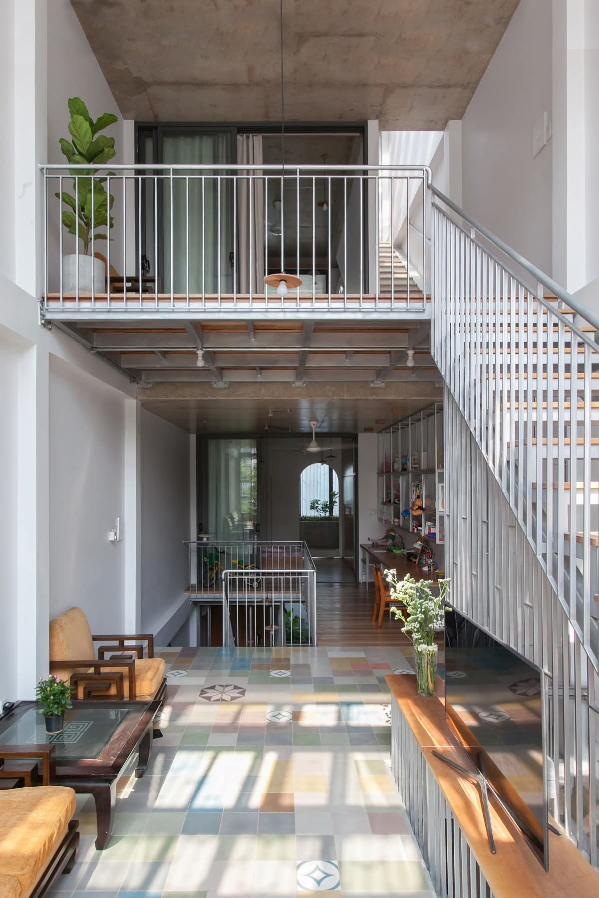 Nhà phố 280m2 sử dụng khoảng thông tầng để làm thoáng- Ảnh 4.