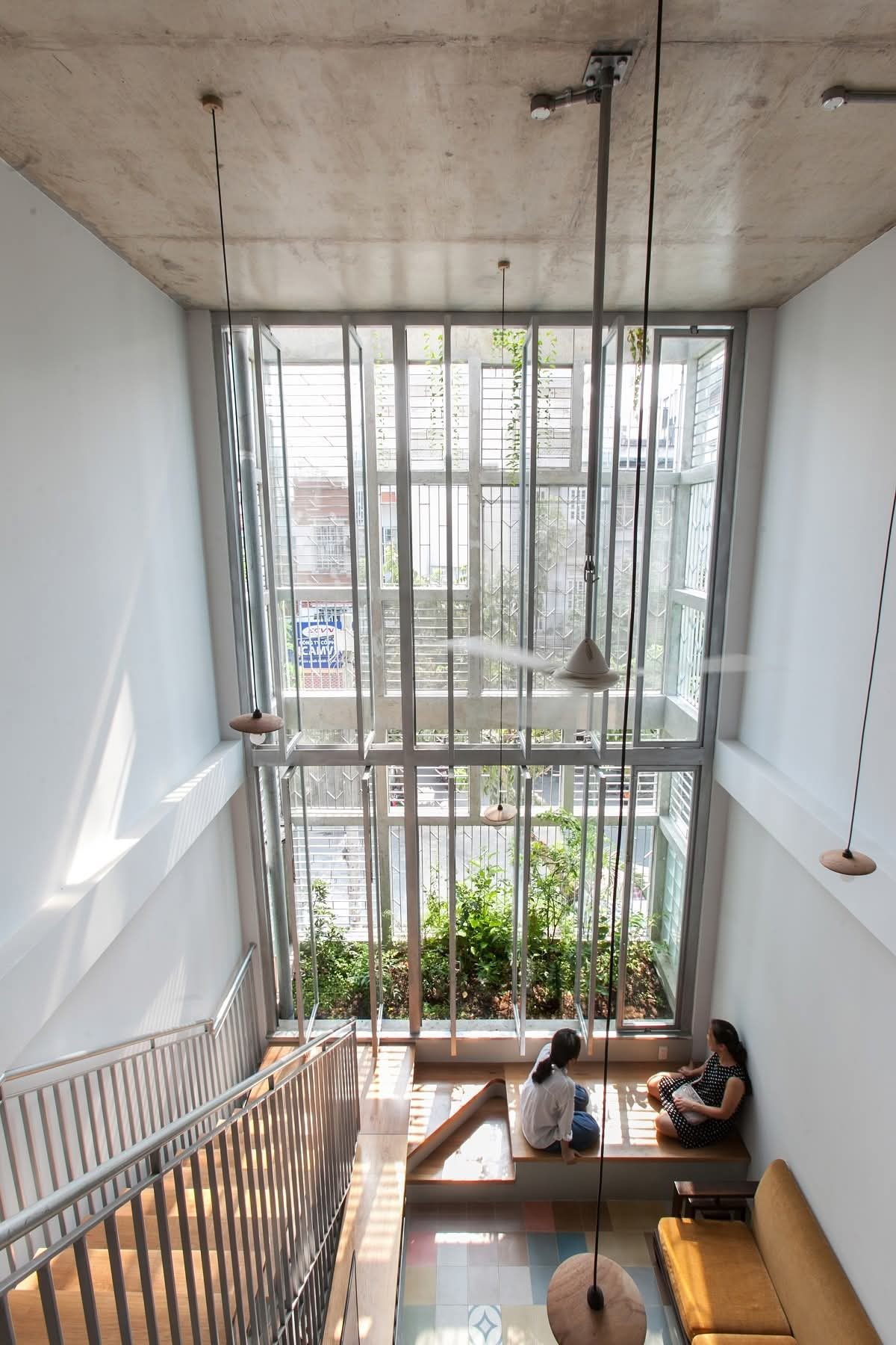 Nhà phố 280m2 sử dụng khoảng thông tầng để làm thoáng- Ảnh 7.