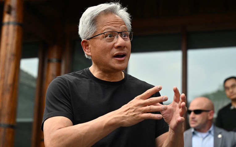 CEO NVIDIA: Đừng sợ thất nghiệp, kỷ nguyên thế giới mới sẽ cần hàng trăm nghìn thợ điện và thợ sửa ống nước- Ảnh 1.