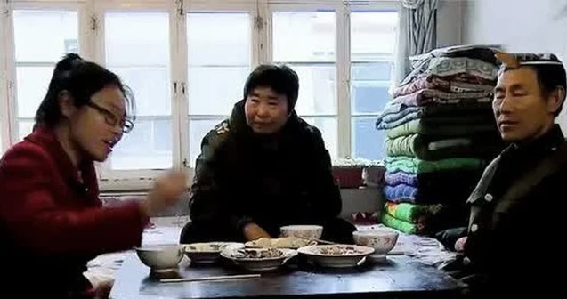 Sửng sốt về thế hệ “ký sinh trùng”: Con 30 tuổi vẫn bám víu, cha mẹ oằn lưng gánh nợ khi bị biến thành “ngân hàng sống”- Ảnh 3.