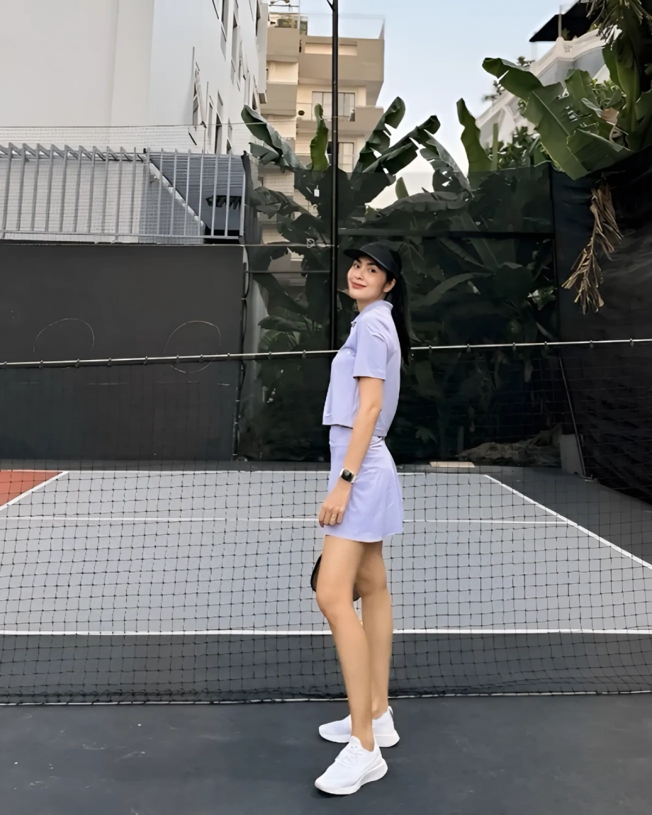 Dâu hào môn Tăng Thanh Hà khoe chân dài nuột nà, khí chất sang chảnh trên sân pickleball, U40 vẫn là 