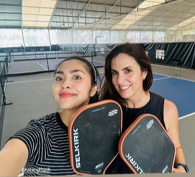 Dâu hào môn Tăng Thanh Hà khoe chân dài nuột nà, khí chất sang chảnh trên sân pickleball, U40 vẫn là 