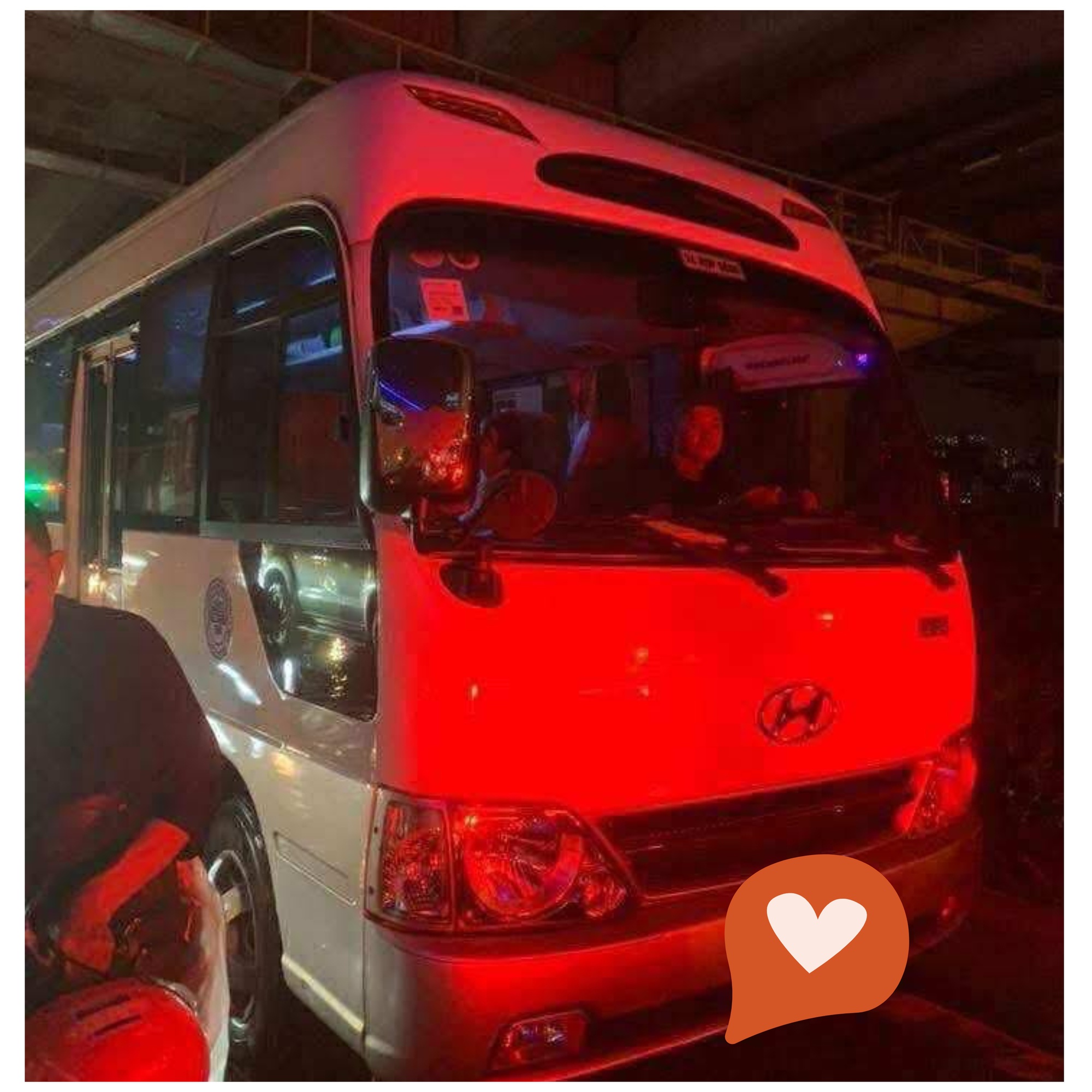 Mưa lớn, nhiều học sinh phải ở lại trường qua đêm: Sở GD&ĐT Hà Nội giải thích lý do phản ứng chậm- Ảnh 2. Mưa lớn, nhiều học sinh phải ở lại trường qua đêm: Sở GD&ĐT Hà Nội giải thích lý do phản ứng chậm- Ảnh 2.