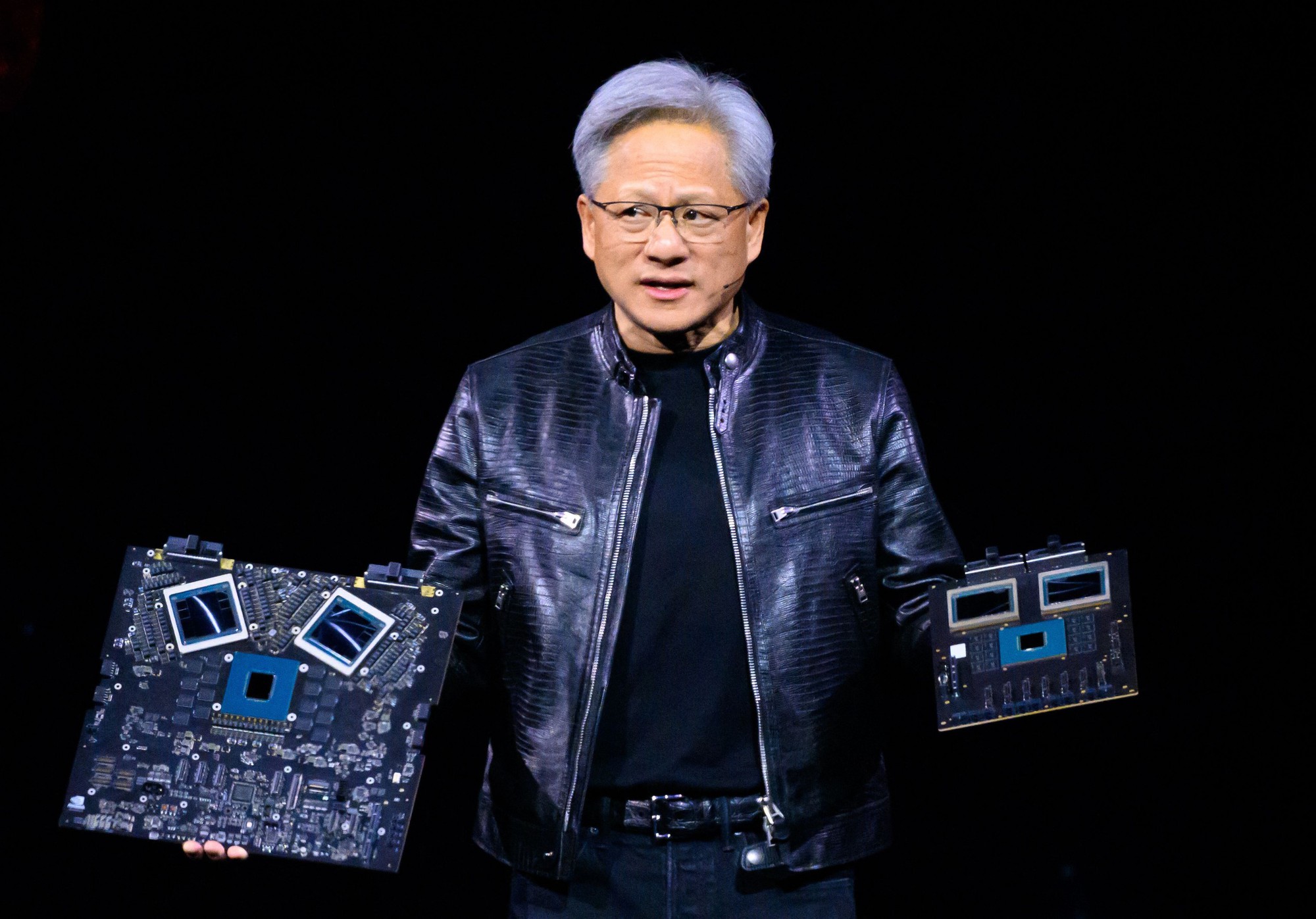 CEO NVIDIA: Đừng sợ thất nghiệp, kỷ nguyên thế giới mới sẽ cần hàng trăm nghìn thợ điện và thợ sửa ống nước- Ảnh 2.