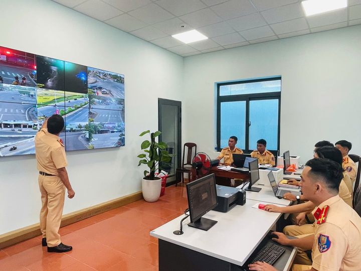 CSGT xử phạt sai có phải bồi thường cho người dân?- Ảnh 1. CSGT xử phạt sai có phải bồi thường cho người dân?- Ảnh 1.