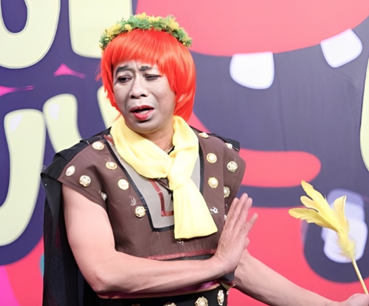 'Vua hài' từng cầm 300 cây vàng mua siêu xe, giờ bán cơm tấm cùng vợ kém 29 tuổi- Ảnh 1.