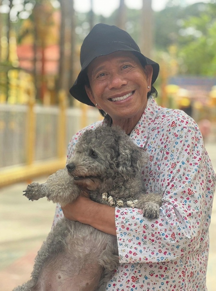 'Vua hài' từng cầm 300 cây vàng mua siêu xe, giờ bán cơm tấm cùng vợ kém 29 tuổi- Ảnh 2.