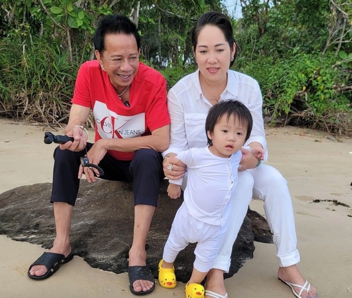 'Vua hài' từng cầm 300 cây vàng mua siêu xe, giờ bán cơm tấm cùng vợ kém 29 tuổi- Ảnh 3.