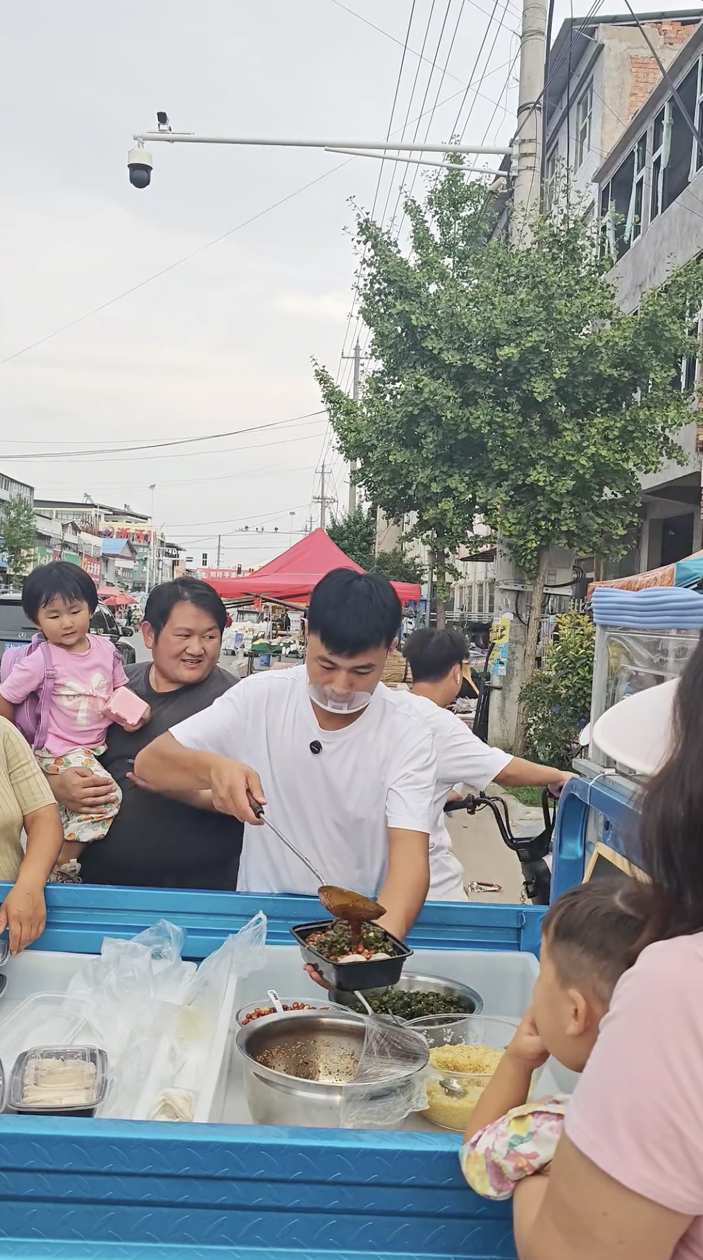 Chủ quán gà bán rẻ đến mức khách hàng bất bình, đòi tăng giá vì sợ người bán bị lỗ- Ảnh 6. Chủ quán gà bán rẻ đến mức khách hàng bất bình, đòi tăng giá vì sợ người bán bị lỗ- Ảnh 6.