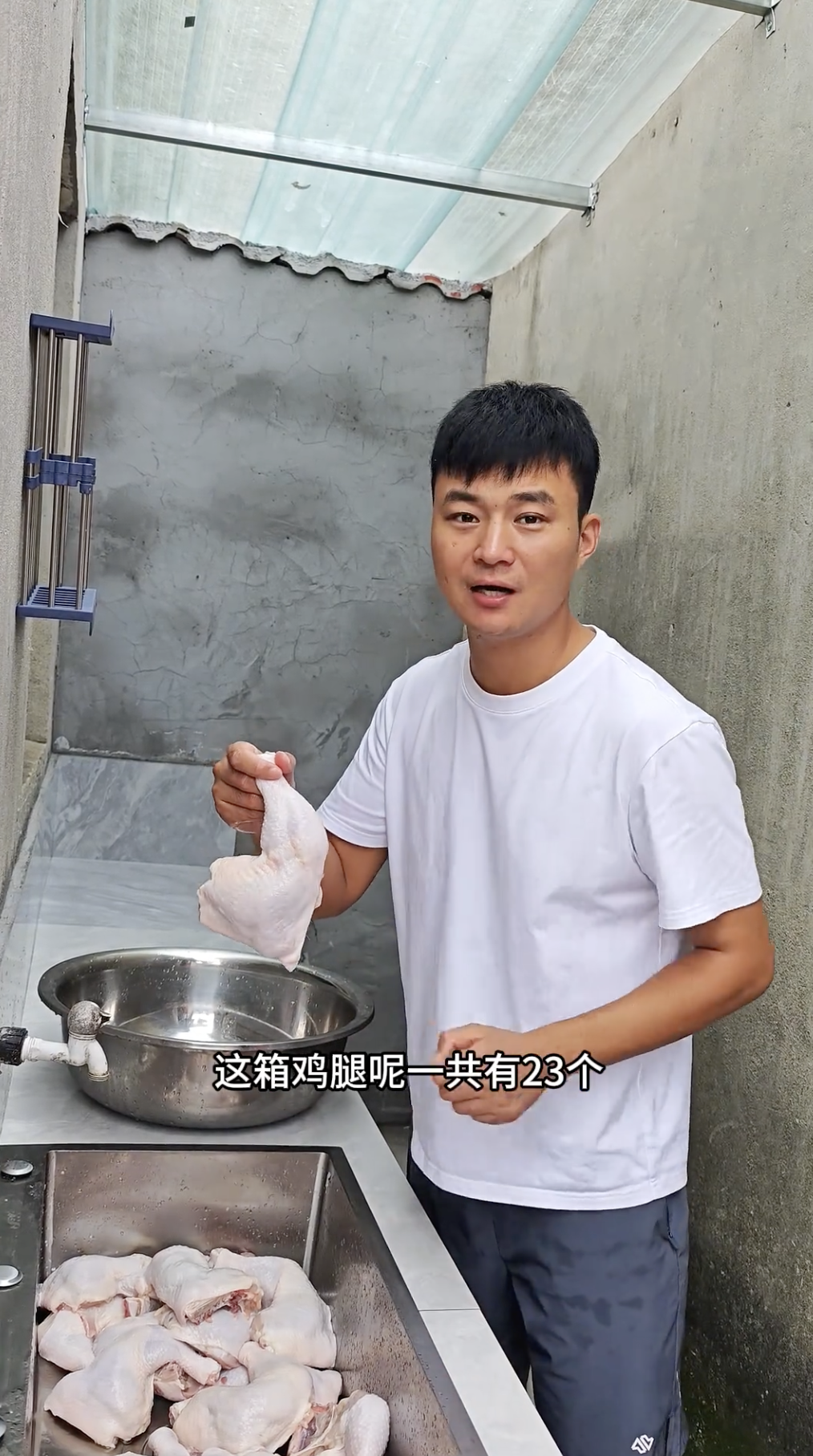 Chủ quán gà bán rẻ đến mức khách hàng bất bình, đòi tăng giá vì sợ người bán bị lỗ- Ảnh 2. Chủ quán gà bán rẻ đến mức khách hàng bất bình, đòi tăng giá vì sợ người bán bị lỗ- Ảnh 2.