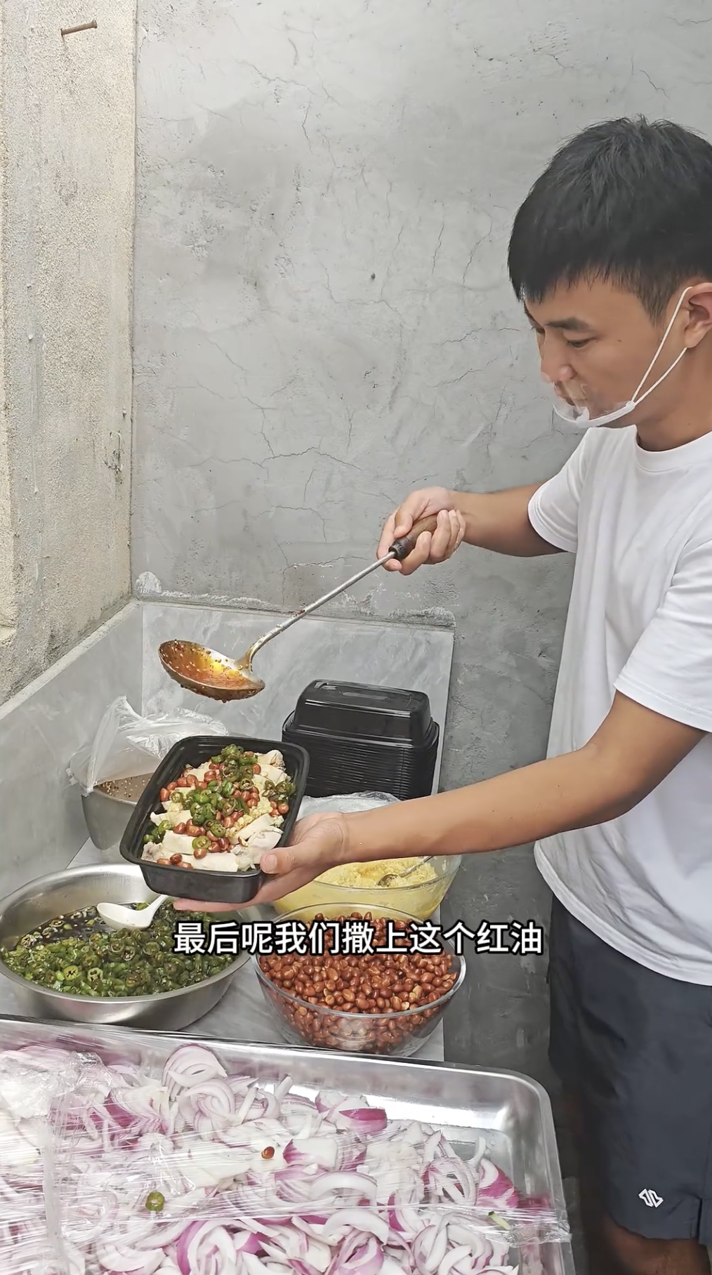 Chủ quán gà bán rẻ đến mức khách hàng bất bình, đòi tăng giá vì sợ người bán bị lỗ- Ảnh 3. Chủ quán gà bán rẻ đến mức khách hàng bất bình, đòi tăng giá vì sợ người bán bị lỗ- Ảnh 3.