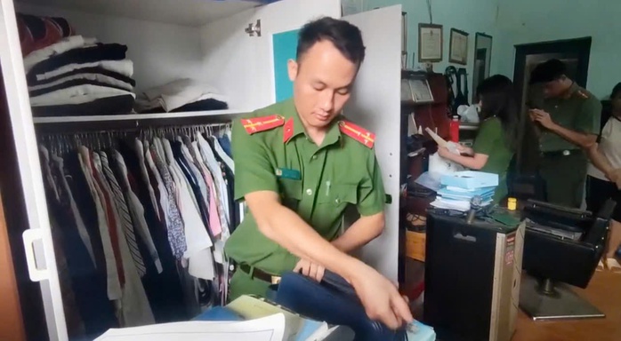 Khám xét khẩn cấp nhà riêng c…