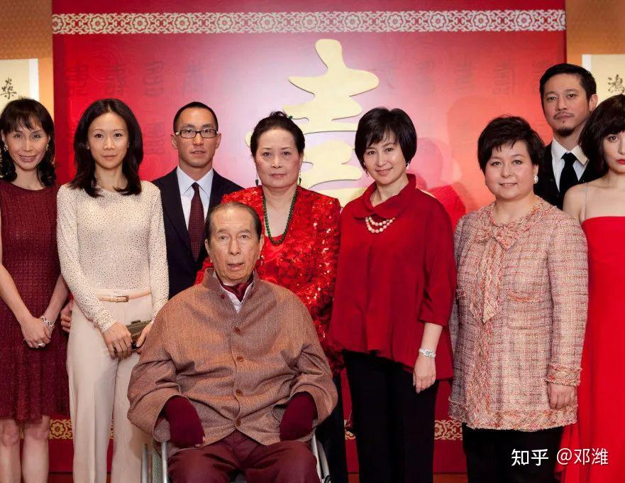 Nhìn cách "mẹ chồng hào môn" của Triệu Lộ Tư diện trang sức mới hiểu: NGỌC chính là đỉnh cao sự xa hoa của giới thượng lưu Trung Quốc- Ảnh 8.