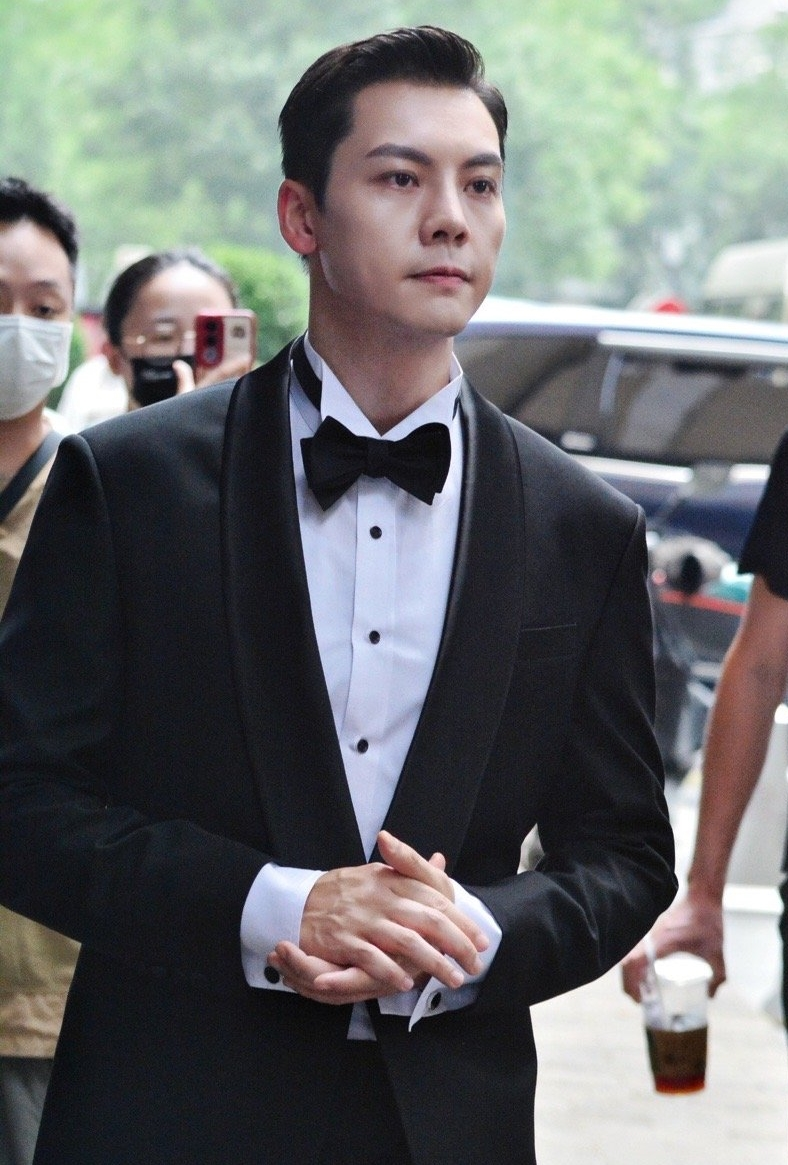 Gia thế tổng tài hàng thật giá thật của "ông xã" Triệu Lộ Tư- Ảnh 6.