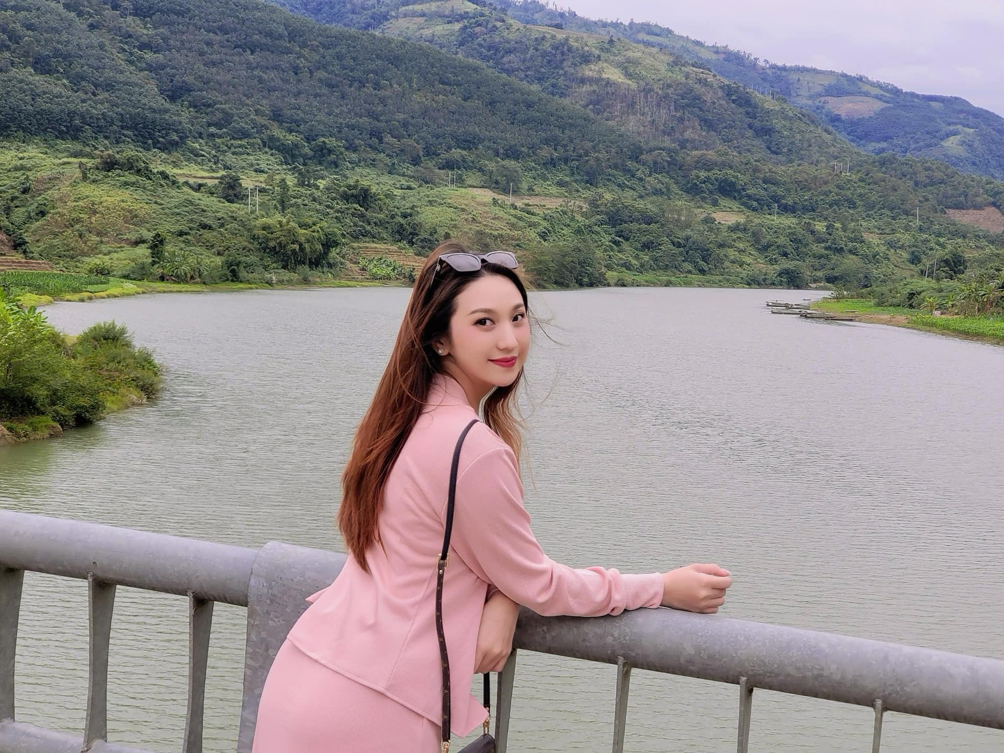 Nhan sắc nữ ca sĩ hủy hôn trước ngày cưới 1 tuần, được nhiều đại gia ngàn tỷ vây quanh- Ảnh 12. Nhan sắc nữ ca sĩ hủy hôn trước ngày cưới 1 tuần, được nhiều đại gia ngàn tỷ vây quanh- Ảnh 12.