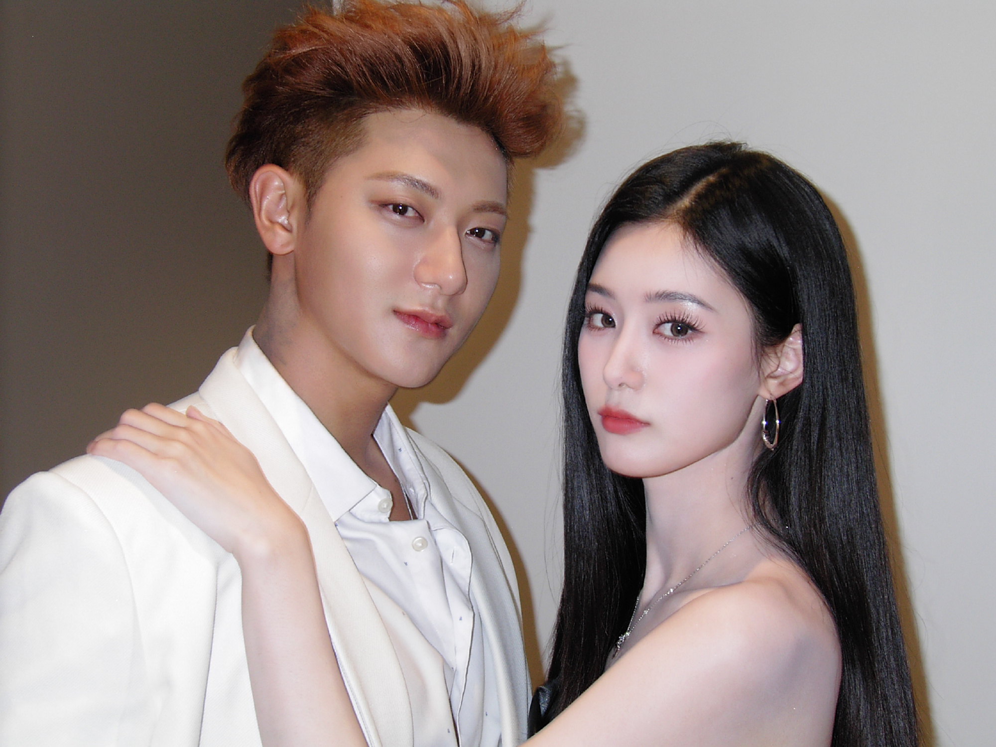Nàng thơ gen Z thử 12 chiếc váy cưới trước thềm hôn lễ với Nàng thơ gen Z thử 12 chiếc váy cưới trước thềm hôn lễ với