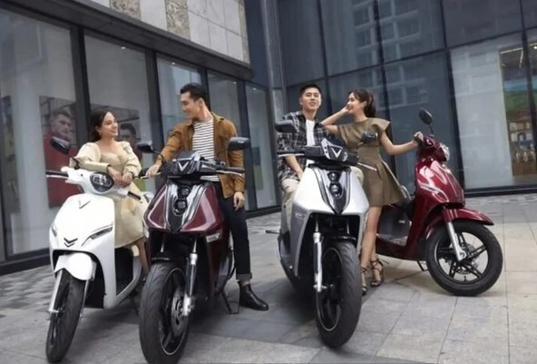 Xe máy điện VinFast bán nhiều gấp 5 lần, Honda mất khách?- Ảnh 1. Xe máy điện VinFast bán nhiều gấp 5 lần, Honda mất khách?- Ảnh 1.