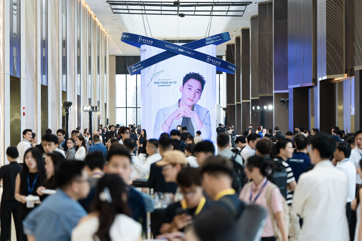 'Bắt tay' với đại sứ Sơn Tùng M-TP, robot mới từ Ecovacs vượt mốc doanh thu triệu đô sau 1 tuần ra mắt- Ảnh 3. 'Bắt tay' với đại sứ Sơn Tùng M-TP, robot mới từ Ecovacs vượt mốc doanh thu triệu đô sau 1 tuần ra mắt- Ảnh 3.