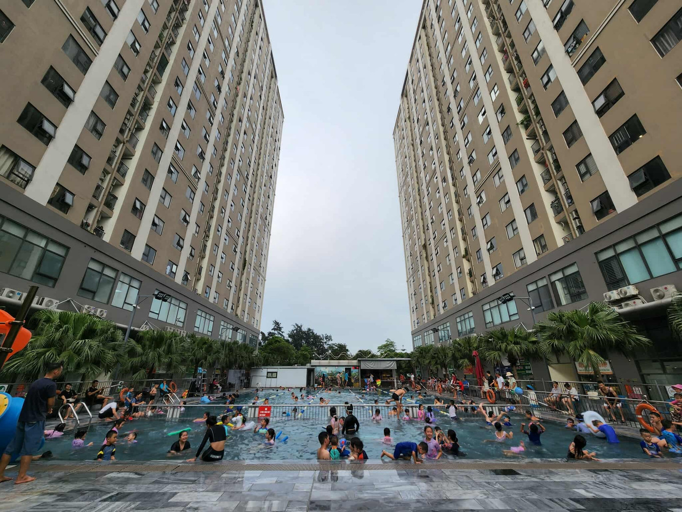 'Siết' tín dụng bất động sản: Tránh đánh đồng người mua nhà với nhóm 'đầu cơ, lướt sóng'- Ảnh 1. 'Siết' tín dụng bất động sản: Tránh đánh đồng người mua nhà với nhóm 'đầu cơ, lướt sóng'- Ảnh 1.