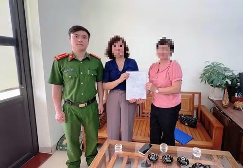 Tài khoản ngân hàng bất ngờ nhận được 20 tỷ đồng, người phụ nữ lập tức nhờ công an xác minh: Số tiền trên là do một công ty tại Hà Nội chuyển nhầm- Ảnh 1. Tài khoản ngân hàng bất ngờ nhận được 20 tỷ đồng, người phụ nữ lập tức nhờ công an xác minh: Số tiền trên là do một công ty tại Hà Nội chuyển nhầm- Ảnh 1.