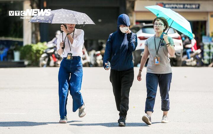 Dự báo thời tiết ngày 11/10: Miền Bắc nắng mạnh trước khi mưa lớn- Ảnh 1. Dự báo thời tiết ngày 11/10: Miền Bắc nắng mạnh trước khi mưa lớn- Ảnh 1.
