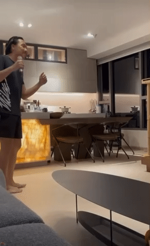 Vợ chồng Trấn Thành sống như thế này sao?- Ảnh 3. Vợ chồng Trấn Thành sống như thế này sao?- Ảnh 3.
