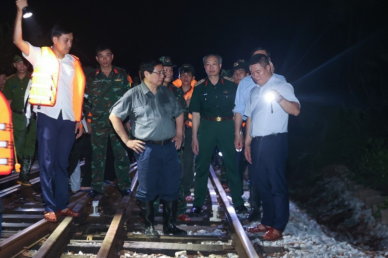 Nước sông Cầu rút, hàng chục nghìn dân Hà Nội thở phào- Ảnh 3. Nước sông Cầu rút, hàng chục nghìn dân Hà Nội thở phào- Ảnh 3.
