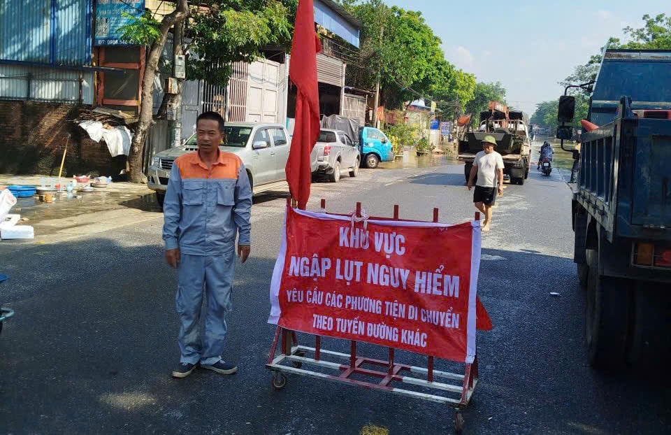 Phương án phân luồng qua các vị trí ngập trên Quốc lộ 3 đoạn thuộc Hà Nội- Ảnh 1. Phương án phân luồng qua các vị trí ngập trên Quốc lộ 3 đoạn thuộc Hà Nội- Ảnh 1.