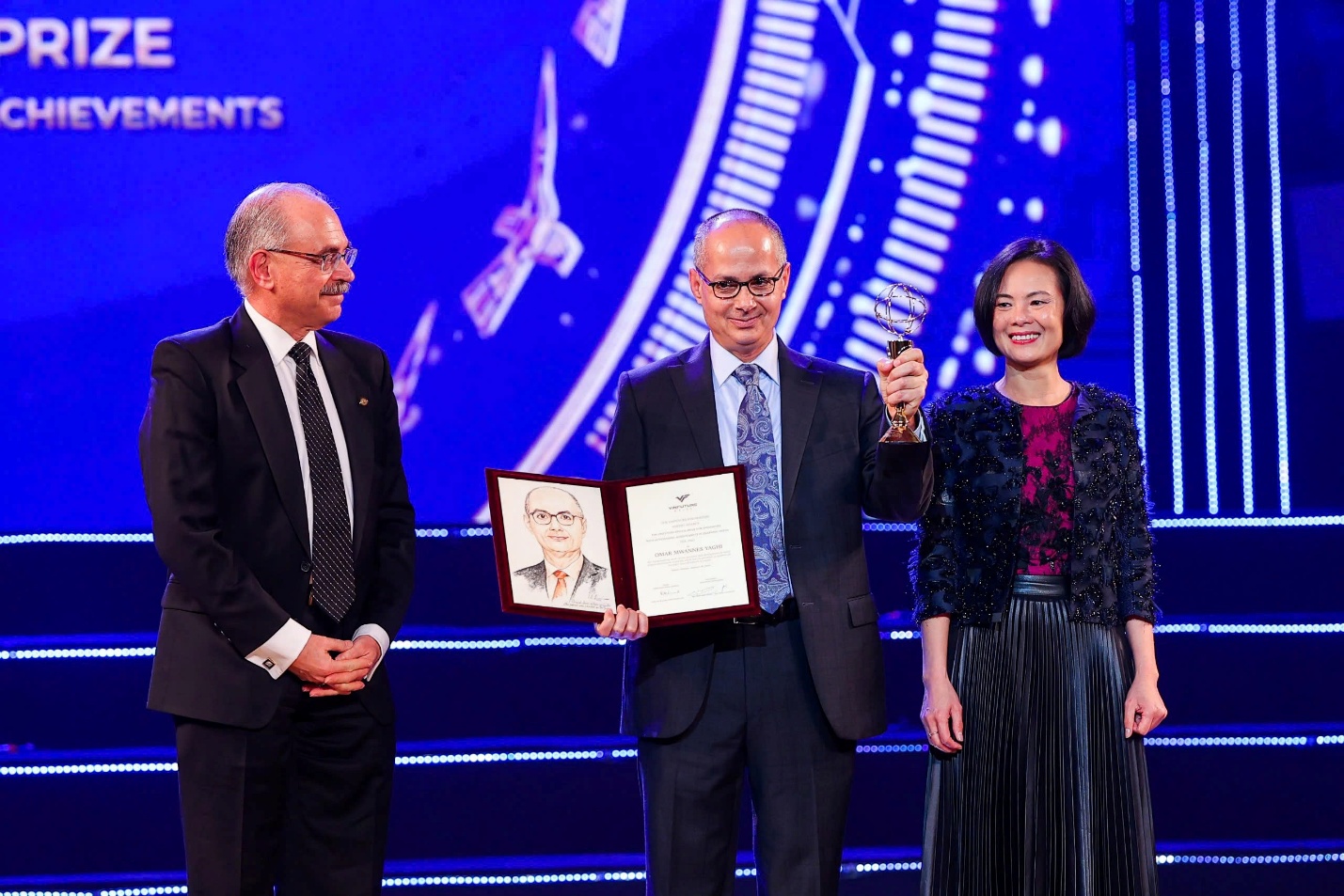 GS. Omar M. Yaghi – Chủ nhân Giải thưởng VinFuture nhận Giải Nobel Hóa học 2025- Ảnh 1. GS. Omar M. Yaghi – Chủ nhân Giải thưởng VinFuture nhận Giải Nobel Hóa học 2025- Ảnh 1.