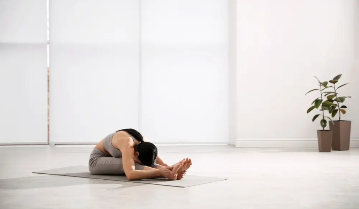 Cực đơn giản: 6 tư thế thể dục giúp đào thải acid uric qua nước tiểu, tác nhân gây gout, suy thận, đột quỵ...- Ảnh 4. Cực đơn giản: 6 tư thế thể dục giúp đào thải acid uric qua nước tiểu, tác nhân gây gout, suy thận, đột quỵ...- Ảnh 4.