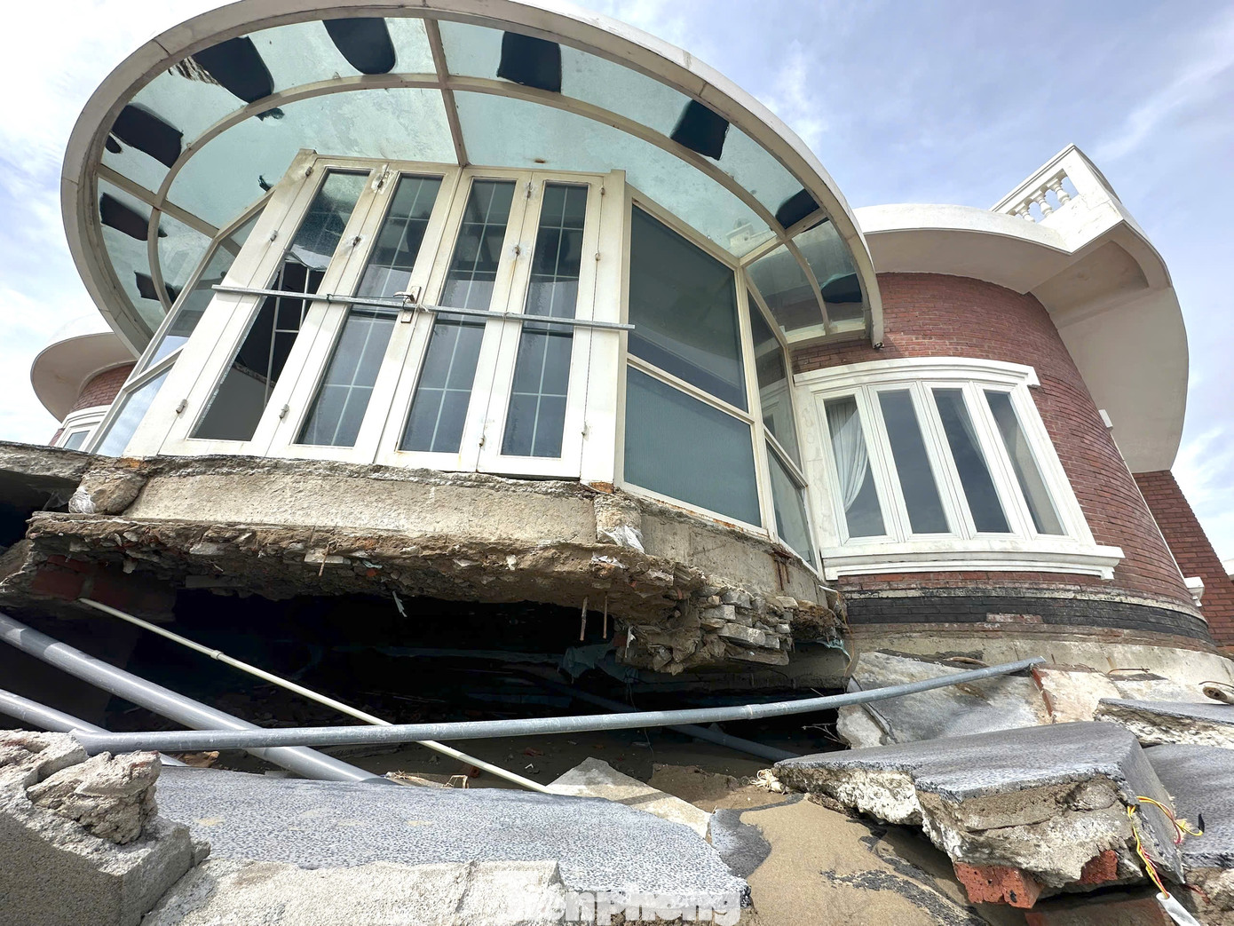 Tận thấy khu du lịch có hàng chục căn villa 'rách nát' do bão- Ảnh 12. Tận thấy khu du lịch có hàng chục căn villa 'rách nát' do bão- Ảnh 12.