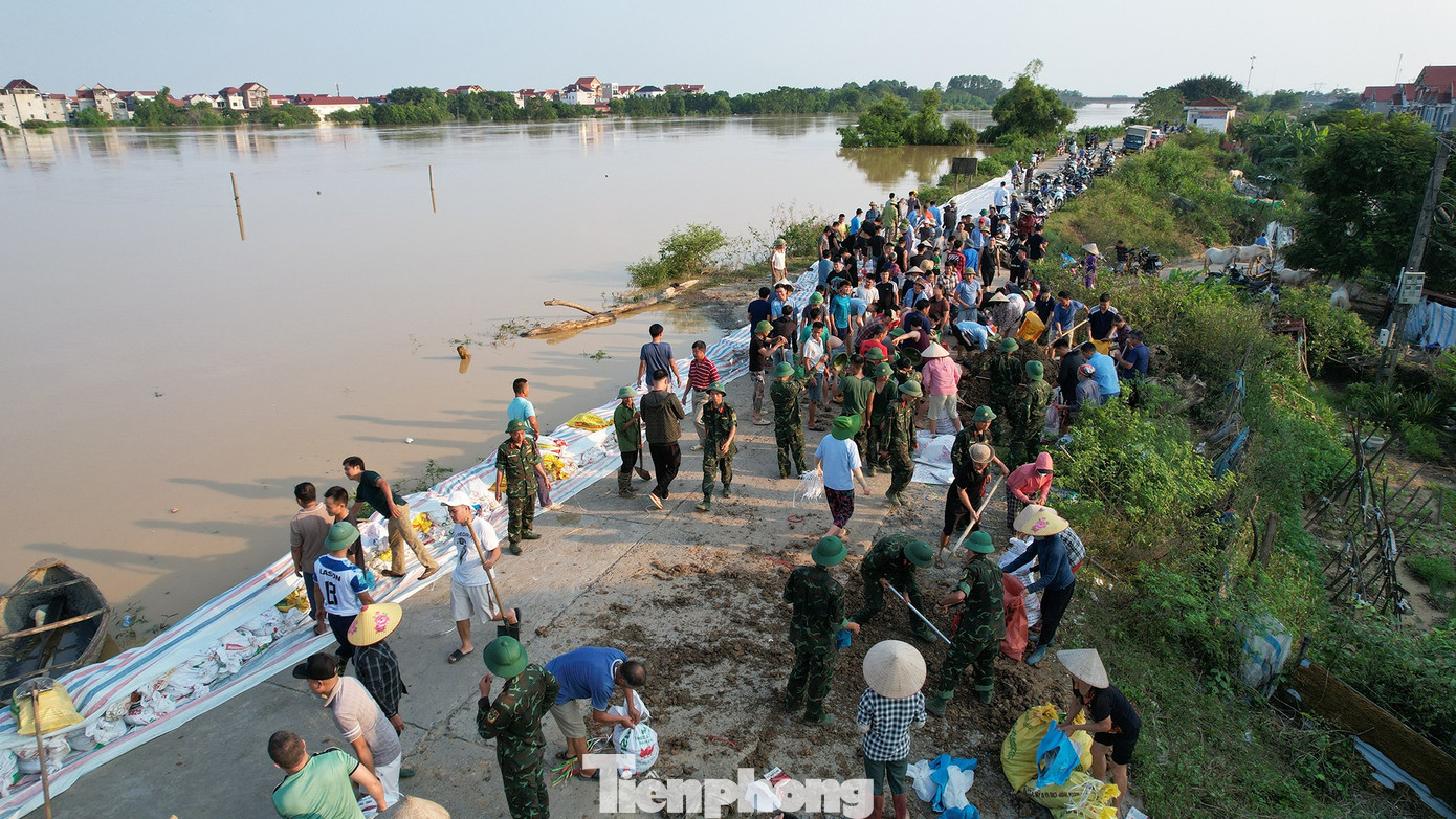 Nước sông Cầu rút, hàng chục nghìn dân Hà Nội thở phào- Ảnh 1. Nước sông Cầu rút, hàng chục nghìn dân Hà Nội thở phào- Ảnh 1.