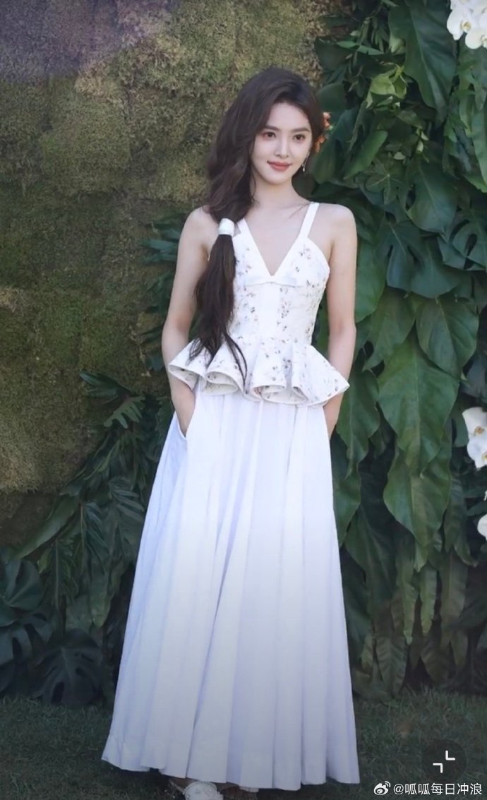 Hot girl Taobao một thời nỗ lực lấn sân mảng thời trang, nay thành đại sứ thương hiệu xa xỉ- Ảnh 25. Hot girl Taobao một thời nỗ lực lấn sân mảng thời trang, nay thành đại sứ thương hiệu xa xỉ- Ảnh 25.