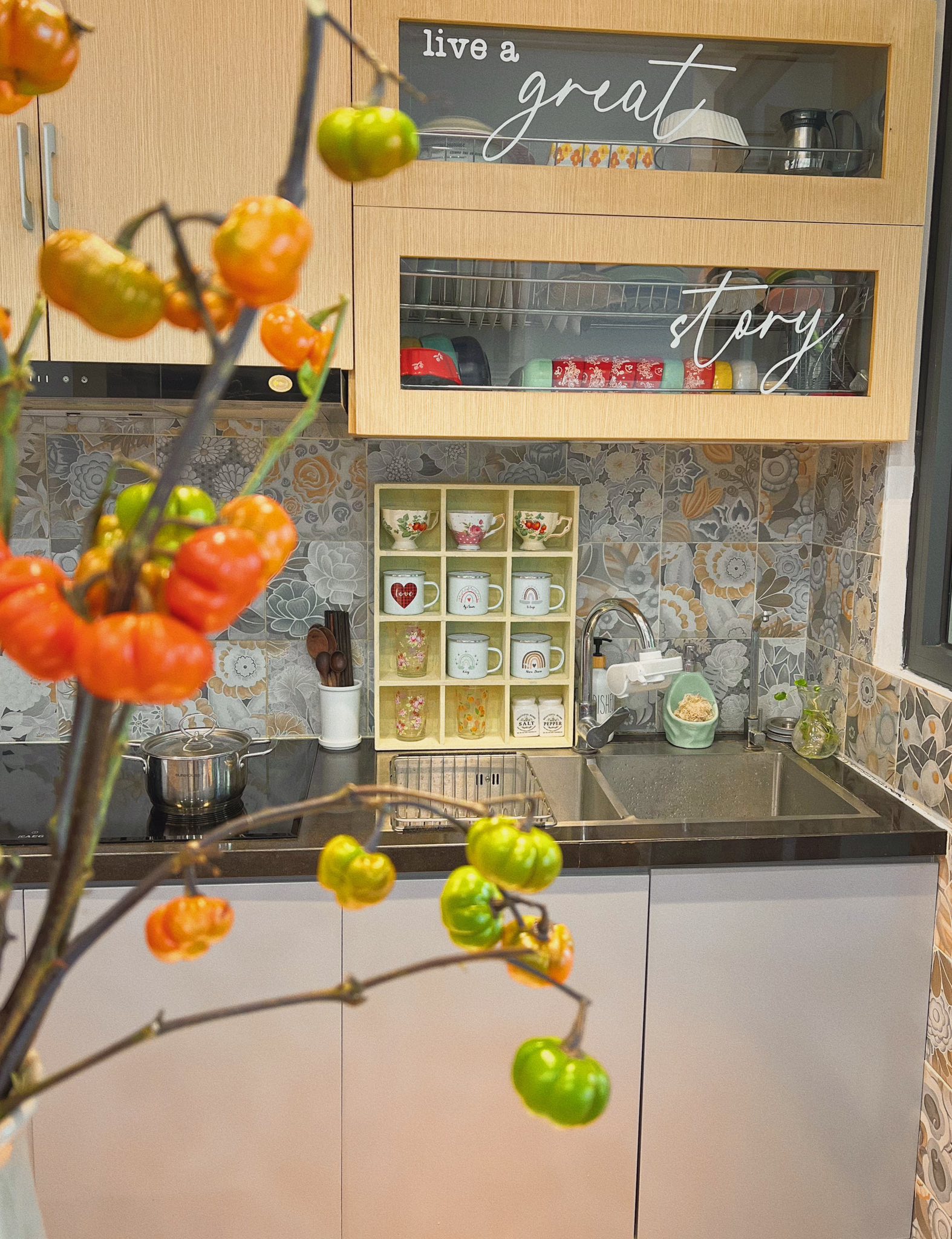 Căn bếp 6m² trong chung cư 70m² của mẹ 8X ở Hà Nội: Nhỏ thôi nhưng khiến ai cũng muốn dọn nhà và nấu ăn ngay lập tức- Ảnh 9.