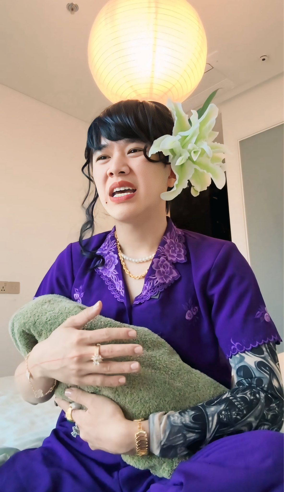 Phía sau những nụ cười của Hồng Thơ (Tiktoker Con Cò Đây): Cũng 1 năm nay 2 mẹ con không nói chuyện với nhau- Ảnh 3. Phía sau những nụ cười của Hồng Thơ (Tiktoker Con Cò Đây): Cũng 1 năm nay 2 mẹ con không nói chuyện với nhau- Ảnh 3.
