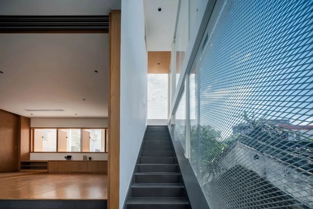 Người đàn ông 65 tuổi xây ngôi nhà “trong suốt” cho 3 thế hệ chung sống, nhìn vào ai cũng tự hỏi: “Không hiểu sống thế nào”- Ảnh 8.