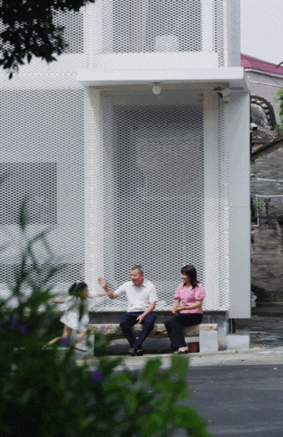Người đàn ông 65 tuổi xây ngôi nhà “trong suốt” cho 3 thế hệ chung sống, nhìn vào ai cũng tự hỏi: “Không hiểu sống thế nào”- Ảnh 14.