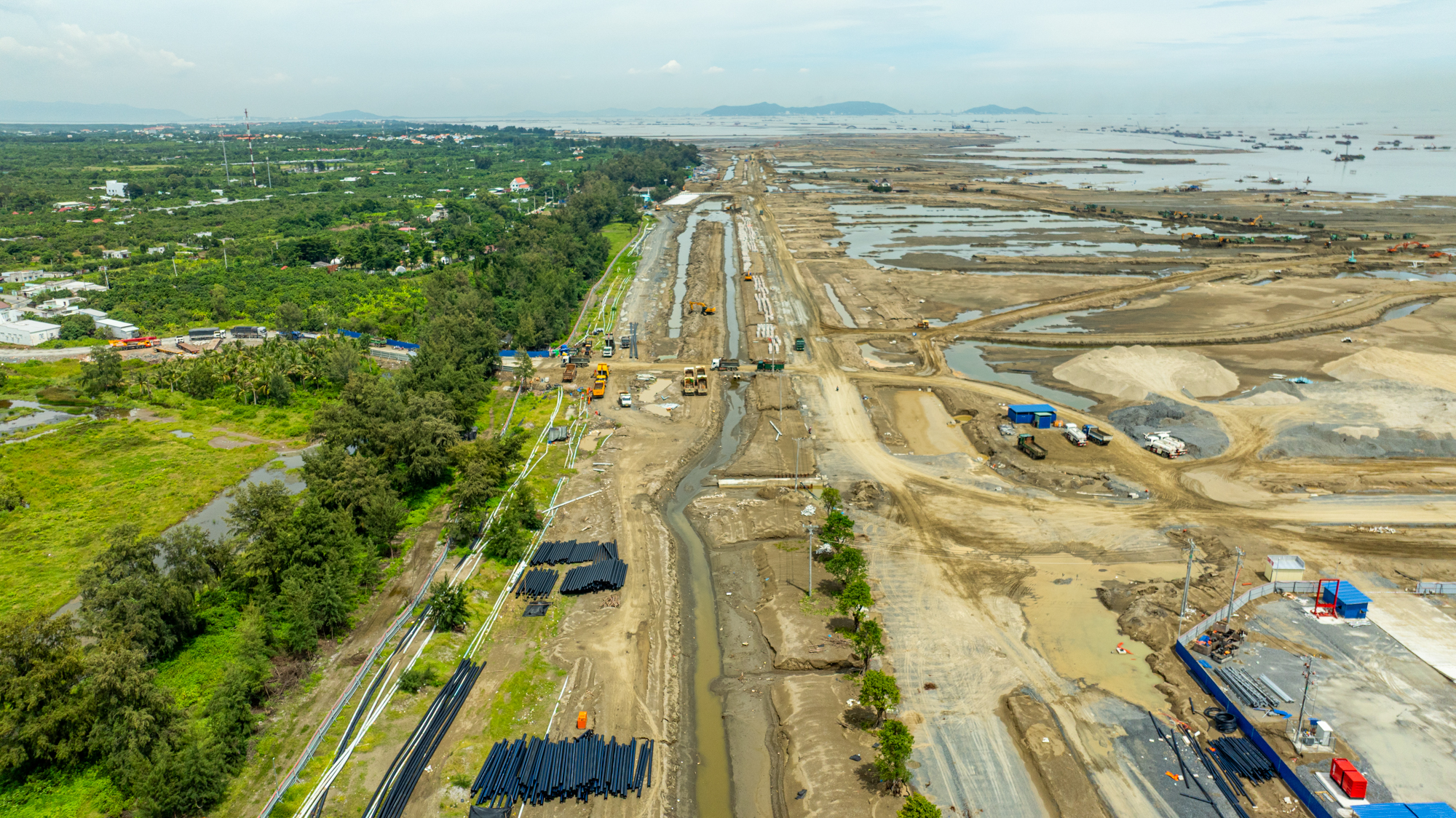 Thay bạn đi xem công trường đại lộ rộng 120 m, dài 8 km ở siêu dự án lấn biển lớn nhất Việt Nam của Vinhomes- Ảnh 9.