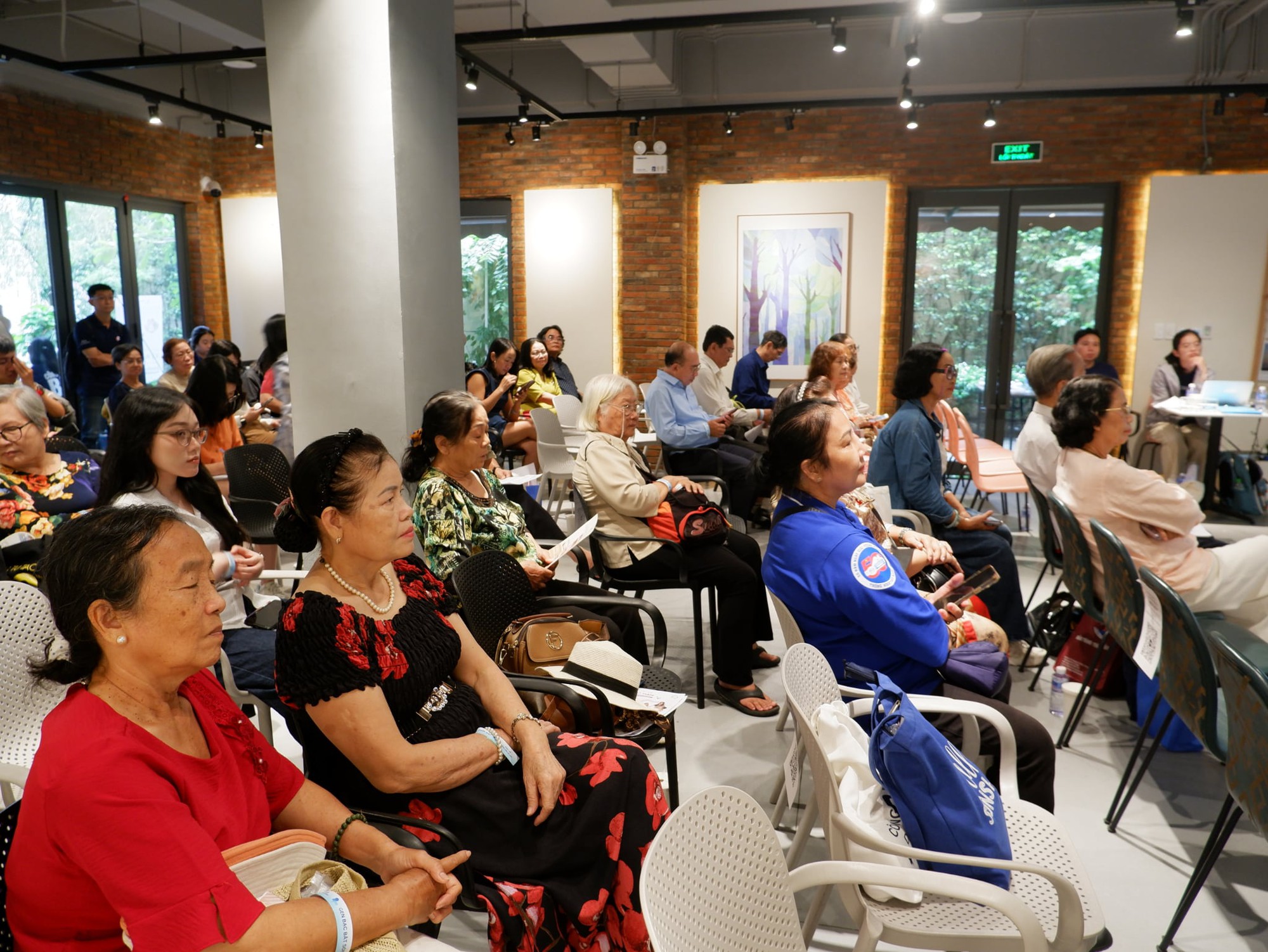 300 người cao tuổi, hàng trăm bạn trẻ và chuyên gia quy tụ về TP.HCM, tham dự ngày hội dành cho “Gen Bạc"- Ảnh 3. 300 người cao tuổi, hàng trăm bạn trẻ và chuyên gia quy tụ về TP.HCM, tham dự ngày hội dành cho “Gen Bạc"- Ảnh 3.